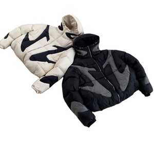Blouson d'hiver épais et chaud en duvet de nylon pour hommes avec logo personnalisé OEM - Product Image 1