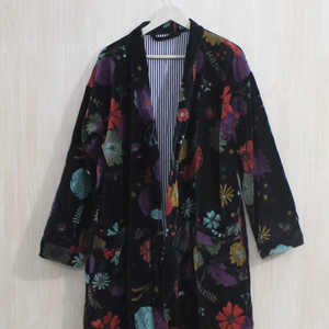 Elegante Abrigo de Terciopelo Estilo Boho con Estampado Floral, Chaqueta Kimono Chic, Bolero Estiloso, Prenda de Invierno de Manga Larga para Amantes de la Primavera - Product Image 1