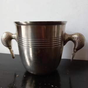 Fabricant fiable, seau à glace en laiton au look élégant pour la maison et les bars commerciaux, offrant un charme métallique sophistiqué - Product Image 1