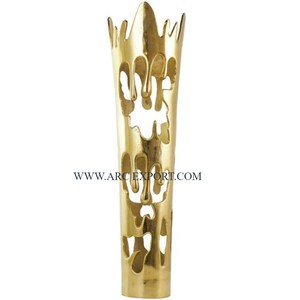 Jarrones de Flores Decorativos de Aluminio Dorado Pulido, Jarrones Clásicos de 3 Brazos con Forma de Cuerno para Uso en Hoteles y Restaurantes - Product Image 5