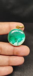 Colgante de Latón Hecho a Mano con Malaquita, con Cabujón de Malaquita Natural Verde - Product Image 6