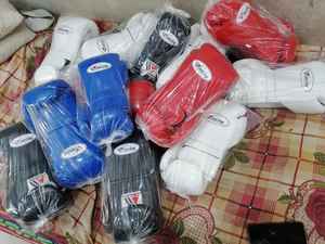 Guantes de Entrenamiento Profesionales de Alto Brillo con Cierre de Muñeca Seguro y Acolchado Absorbente de Impactos para Ejercicio y Fitness - Product Image 2