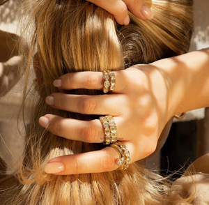 Anillo de Eternidad con Moissanita Corte Esmeralda en Oro Amarillo de 14k, 2.6 o 3.0 TC, Orientación Este-Oeste o Norte-Sur, Anillo de Compromiso Apilable - Product Image 6