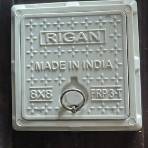 ฝาครอบสี่เหลี่ยมสีเทา FRP/GRP ความแข็งแรงทางกลสูง พร้อมคุณสมบัติกันน้ำและป้องกันการกัดกร่อน - Product Image 1