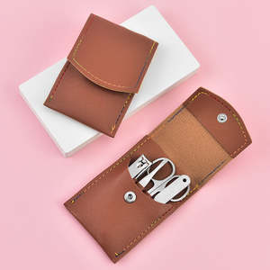 Ensemble de manucure et de pédicure en acier inoxydable de haute qualité 4 pièces adapté aux voyages avec boîte de pied en PU soin des ongles cuticules et boucle pliante - Product Image 6