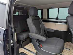 VÉHICULE D'OCCASION ÉCONOMIQUE 2023-2024 V 250d MARCO POLO EDITION SUV de Luxe AWD Cuir Foncé Automatique R18 Toit Panoramique Caméra Arrière 360° Tactile - Product Image 4