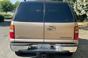 Chevrolet Suburban 1500 LT 2024 d'occasion, cuir, toit ouvrant panoramique, automatique, robuste, résistance forgée, conçu pour le travail - Product Image 4