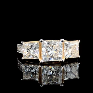 Anillo de Compromiso con Diamante Cultivado en Laboratorio, Corte Princesa, 3 Piedras, Oro Sólido de 14k, Certificado IGI - Product Image 3