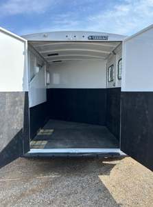 Remolque para Caballos Titan Royal II 2025 Nuevo, con Doble Puerta Trasera, Disponible a Bajo Precio - Product Image 5