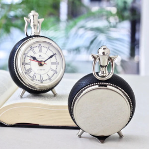 Horloges en métal Style rétro Chambre à coucher Table d'appoint Bureau Mini réveil mécanique avec formes de logo personnalisées - Product Image 2