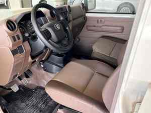 รถยนต์โตโยต้าแลนด์ครุยเซอร์ 79 ซีรีส์ ปี 2025 ใหม่เอี่ยม 0 กม. 299 แรงม้า เครื่องยนต์ 6 สูบ 5 ที่นั่ง เกียร์อัตโนมัติ ขาย - Product Image 3