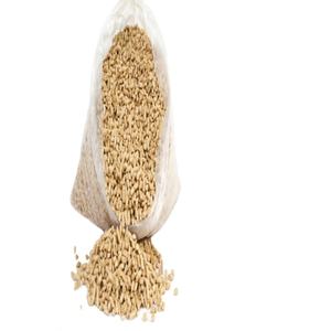 Granulés de bois de pin, combustible biomasse en bâtonnets, diamètre 6-8 mm, longueur 10-40 mm, humidité 12 %, 6400 J par caloire, pour systèmes de chauffage - Product Image 1