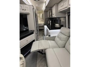 PROVEEDOR DE AUTOCARAVANAS USADAS FLEET WOOD Discovery Lxe 44S Clase A, AÑO 2022 - Product Image 2