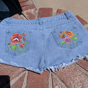 Pantalones cortos vaqueros de talla S vintage Pantalones vaqueros para otras manualidades Pantalones cortos - Product Image 1