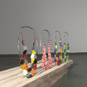 Collier Goutte d'eau en Tagua Fait Main, Bijou Tendance Écologique, Perles en Ivoire Végétal, Multicolore Vibrant - Product Image 1