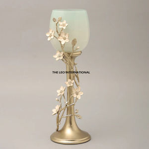 Pot de bougie unique en béton de conception de branche dorée de rose blanche pot de bougie unique en béton de table de style rétro support de bougie en métal - Product Image 3