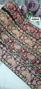 Fait sur mesure avec des lacets brodés à la machine à motifs d'oiseaux et de fleurs dans une broderie de couleurs vives sur un tissu de base noir. - Product Image 5