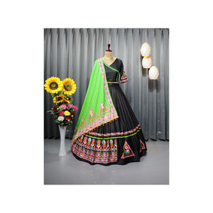 Concessionnaire de confiance vendant la tendance Heavy Flair Butter Silk Navratri Lehenga Choli avec miroir Work Choli au meilleur prix - Product Image 1