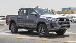 <span class=keywords><strong>Toyota</strong></span> <span class=keywords><strong>Hilux</strong></span> DC 2.4D <span class=keywords><strong>MT</strong></span> 4X4 d'occasion en parfait état, vitres électriques, année <span class=keywords><strong>2022</strong></span>, gris, bien entretenue, prête à rouler - Product Image 3