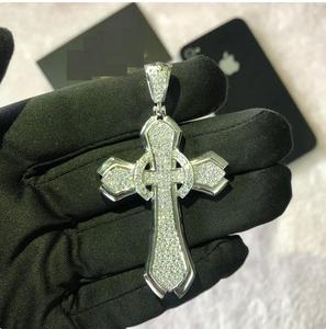 Colgante de Cruz de Plata de Ley Chapado en Oro con Diamantes Finamente Tallados para Aniversario de Bodas o Fiesta - Amuleto con Aspecto de Diamante - Product Image 1