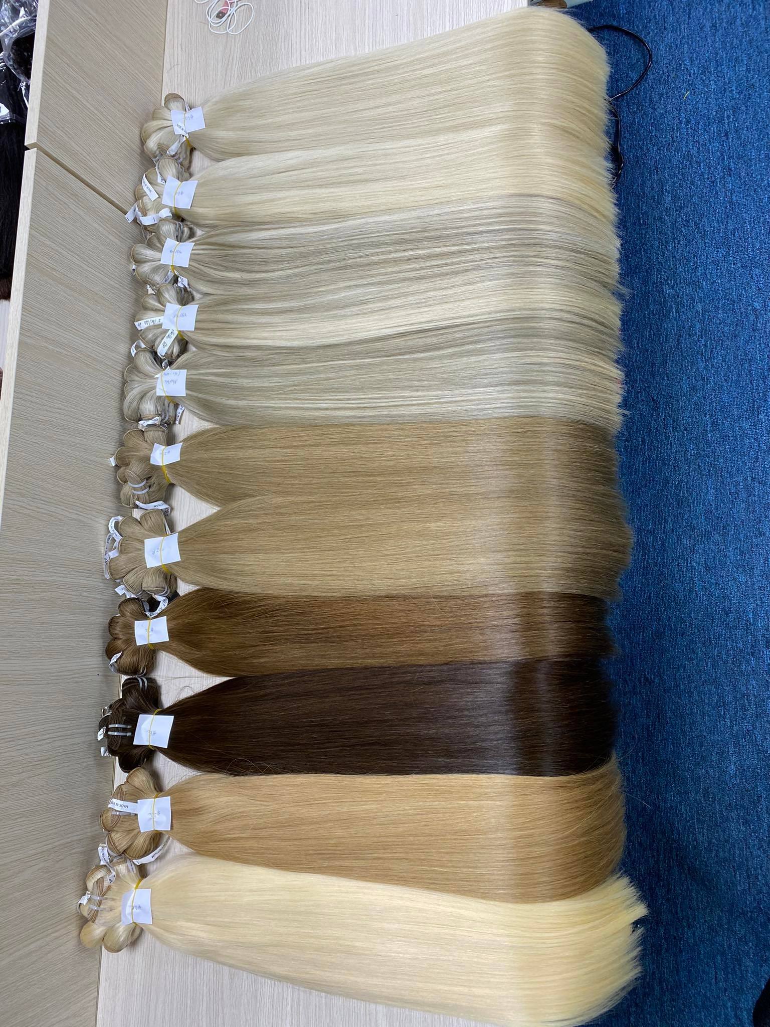 สีบลอนด์และสีน้ำตาล