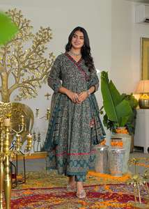 Traje Anarkali de Algodón Auténtico, Moderno y Elegante, con Bordado en Toda la Prenda, Perfecto para la Temporada de Bodas - Product Image 3