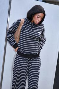 Chándal Largo Bordado Sólido de Invierno Negro para Mujer - Product Image 6