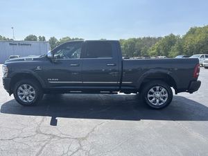 CLean Great deal ..Used 2022 R A M 2 5 0 0 L I M I T E D C R E W C A B 4 W D - Product Image 3