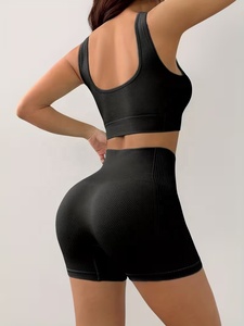 Conjunto de Yoga Negro de 2 Piezas, Top Corto con Espalda Cruzada y Cuello Redondo, Pantalones Cortos de Cintura Alta, Spandex, Poliéster, Transpirable, Sin Costuras, Diseño Sólido - Product Image 2
