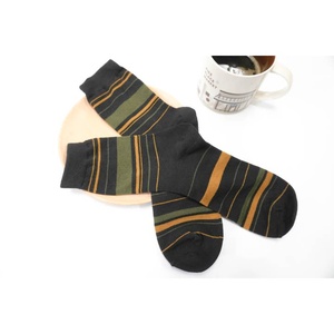 ถุงเท้าลูกเรือลายวินเทจถุงเท้ากลางน่องผ้าฝ้ายคุณภาพสำหรับผู้ชายผู้หญิงชุดลำลองใส่สบายผลิตจากเวียดนามโรงงานสั่งซื้อจำนวนมาก - Product Image 3