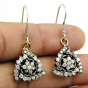 Pendientes de gancho de Plata de Ley 925 hechos a mano de lujo de diseño minimalista tachonados con piedra de Zirconia cúbica accesorios de mujer OEM - Product Image 4