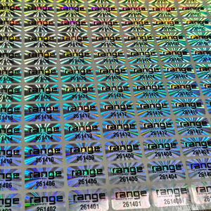 Etiqueta holográfica plateada con impresión de logotipo personalizado y numeración por pares. - Product Image 1