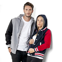 Vestes universitaires surdimensionnées pour femmes avec patchs brodés tissu satiné imprimé épaules tombantes coupe ample manches en cuir teint
