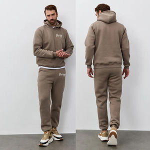 Ensemble de survêtement homme marron taupe avec sweat à capuche imprimé script sur la poitrine et pantalon de jogging à revers, vêtements de sport actifs - Product Image 4