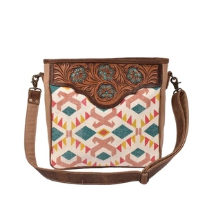 Vente chaude Vintage bohème en cuir véritable sac à main Unique nouveau Design avec fermeture éclair à la main usiné selle couverture sac à bandoulière - Product Image 1