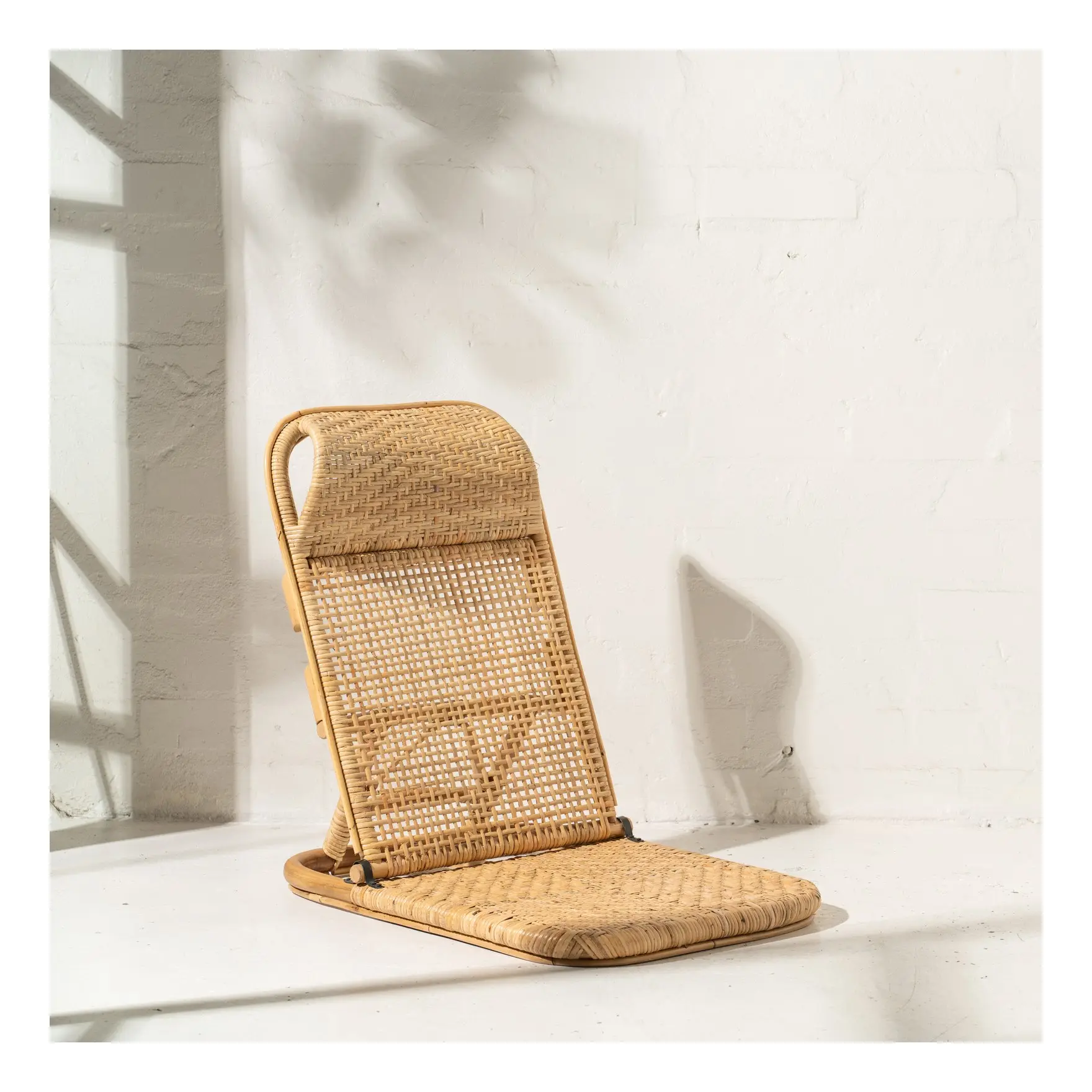 Comfortable furniture beach chairs new design sun lounger high quality rattan summer foldable lounge chair