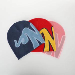 Usine de fabrication de bonnets en tricot personnalisés OEM, bonnets en acrylique chauds, logo brodé, strass, unisexe, mode décontractée, fournisseur de couvre-chefs - Product Image 2