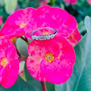 IGI Baguette Lab Créé Bague en Diamant 10K Or Lab Grown Bague en Diamant pour Mariage et Bague de Fiançailles ou Bande - Product Image 4