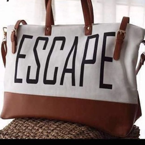 กระเป๋าโฮโบที่มีเนคไทด้านหน้าและสายสะพายไหล่บางสำหรับลุคลำลองแต่ปราณีต; มีจำหน่ายในราคาขายส่ง - Product Image 2