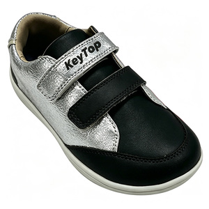 Chaussures décontractées pour enfants en cuir PU souple, à fermeture auto-agrippante, faciles à enfiler et à retirer, adaptées à la croissance naturelle du <span class=keywords><strong>pied</strong></span>, chaussures pieds nus pour enfants, directement de l'usine - Product Image 4