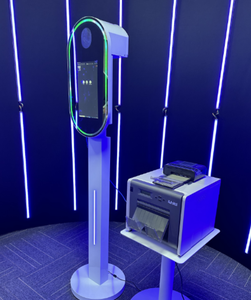 ตู้โชว์กระจกแบบอินเตอร์แอคทีฟสำหรับงานปาร์ตี้หรืองานแต่งงาน - Product Image 3