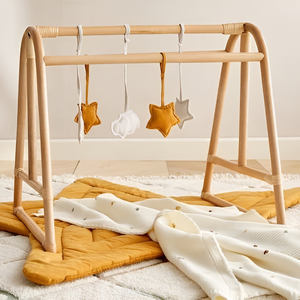 Tapis de jeu en rotin pour bébé gym avec jouets suspendus tapis de babygym naturel de qualité supérieure pour bébé nouveau-né - Product Image 1