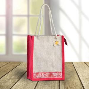 ถุงของขวัญผ้ากระสอบคุณภาพพรีเมียม เป็นมิตรกับสิ่งแวดล้อม ลายการ์ตูน แบรนด์ตามสั่ง วัสดุผ้าคุณภาพดี คุ้มค่า ประหยัด คุ้มค่าสำหรับการช้อปปิ้ง - Product Image 4