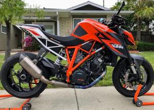 KTMs 1290 Super Duke R Exportación Mundial - Product Image 5