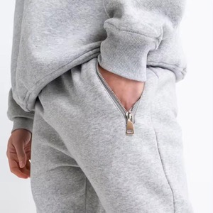 Conjunto Deportivo de Dos Piezas para Hombre, Pantalones y Sudadera con Estampado Sólido, Estilo Urbano, Precio Económico, Logotipo, Chándal, 2025 - Product Image 4