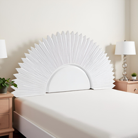 Tête de lit demi-lune en bois d'ingénierie sculpté à la main, peint en blanc, style marocain, pour lit tropical en bois – Collection Smart Art