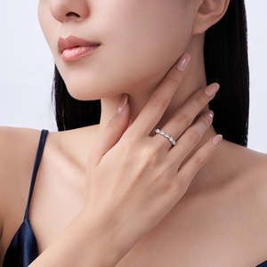 Anillo de Compromiso de Lujo con Moissanita Corte Pera de 3x5mm, Media Eternidad, Moderno, para Boda, Aniversario, Fiesta, Plata de Ley S925, Regalo - Product Image 1