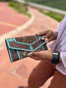 Nouvel arrivage de portefeuille sculpté usiné à la main portefeuille élégant en cuir de fourrure de vachette multi-usages portefeuilles en cuir occidental - Product Image 2