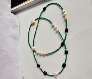 Natura White Pearl Black Onyx foré à la main de qualité incroyable Set avec lunette pour bijoux de mode avec cadeau d'anniversaire - Product Image 3