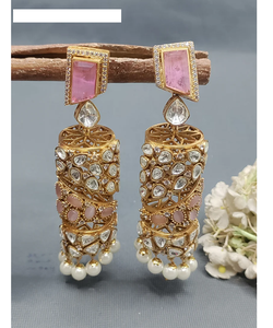 Boucles d'oreilles Kundan Jhumki en or au design vintage idéales pour les looks traditionnels et les fonctions culturelles de l'Inde - Product Image 3